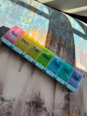 Weekly Pill Organizer - Rainbow Compact
